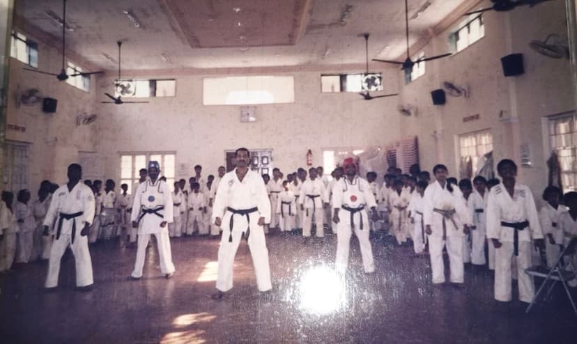 Large indoor group training session in formation